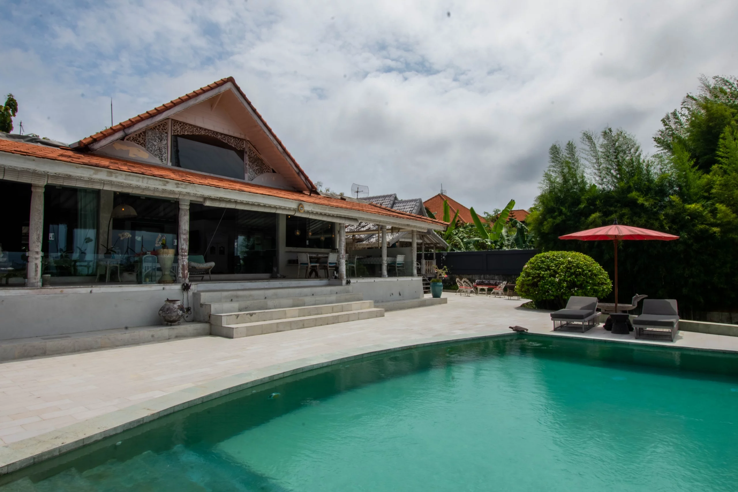 STUNNING JOGLO-STYLE 4 BEDROOM VILLA IN NUSA DUA FOR SALE LEASEHOLD BE-337 